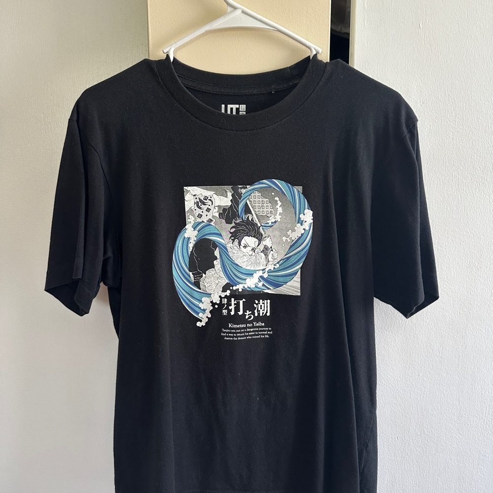 demon slayer Uniqlo shirt size M